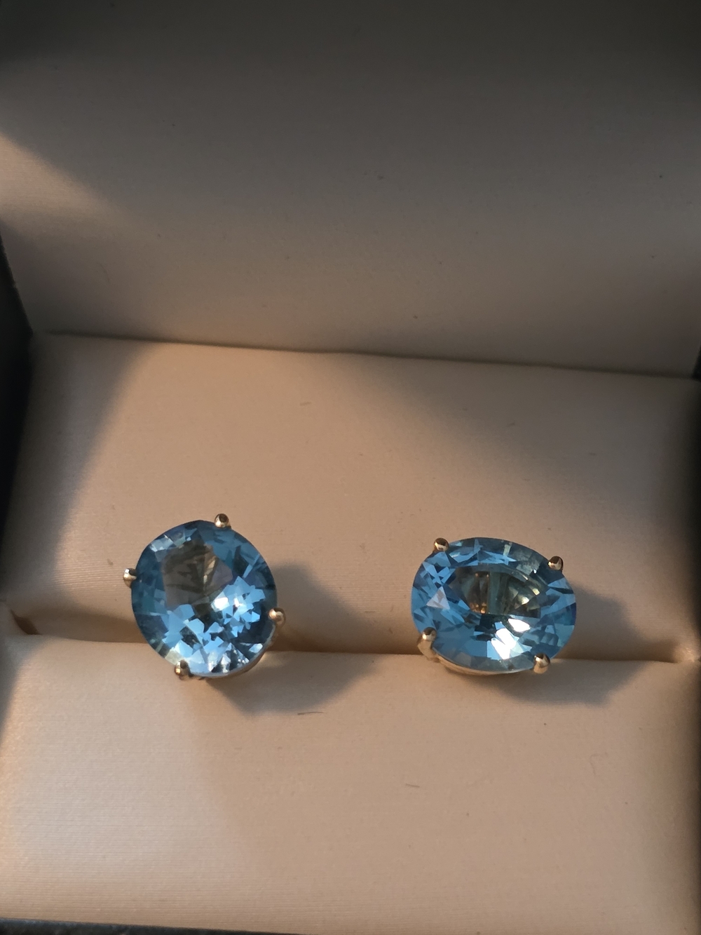 Blue Topaz Round Stud Earrings in 14kt Gold Setting